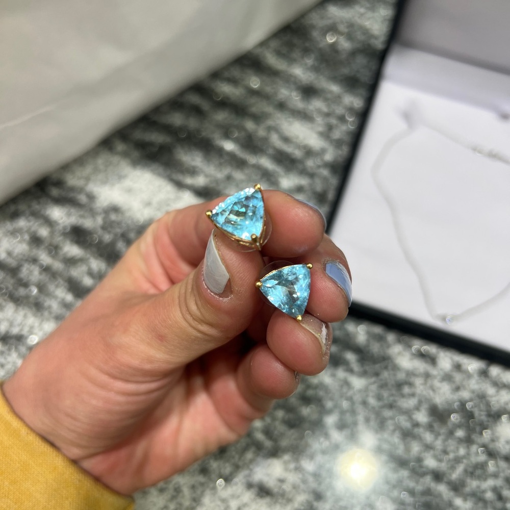 14k gold blue topaz stud earrings